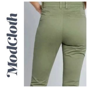 Olive green skinny pants from Mod Cloth, size 8